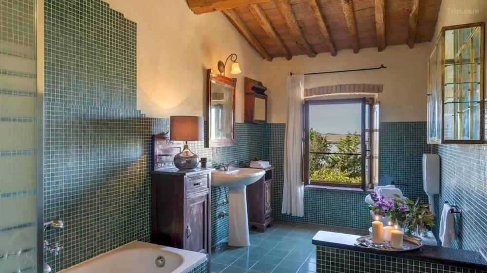Villa La Lespa Wpool Biliardo And Lake View Casa Sant'Andrea Εξωτερικό φωτογραφία