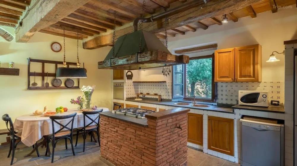 Villa La Lespa Wpool Biliardo And Lake View Casa Sant'Andrea Εξωτερικό φωτογραφία